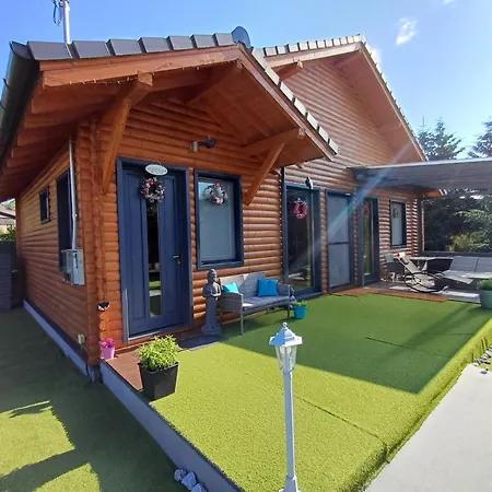 Moon Wood Apartment Maklar Exterior photo