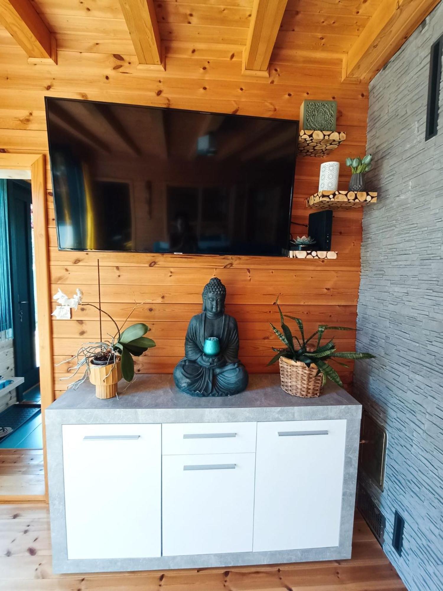 Apartment Moon Wood Maklar